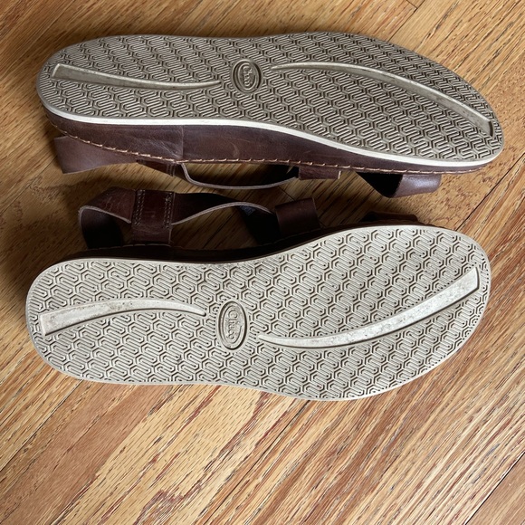 Chaco Leather Sandals, barely worn, size 9 - Picture 3 of 4
